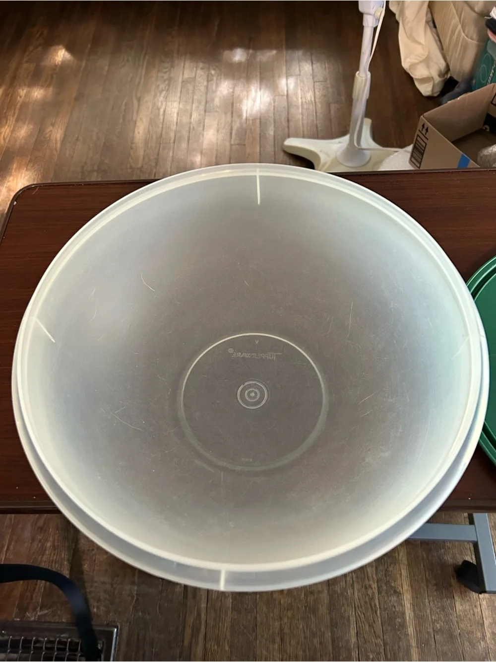 Vintage Tupperware fix and mix bowl holds 26 cups #274–12. A classic!